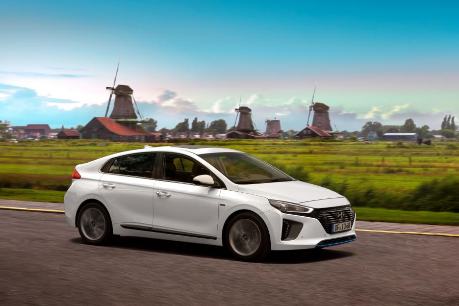  Hyundai IONIQ hybrid (AE) 2016 года  (WW) (фото 24 из 38)
